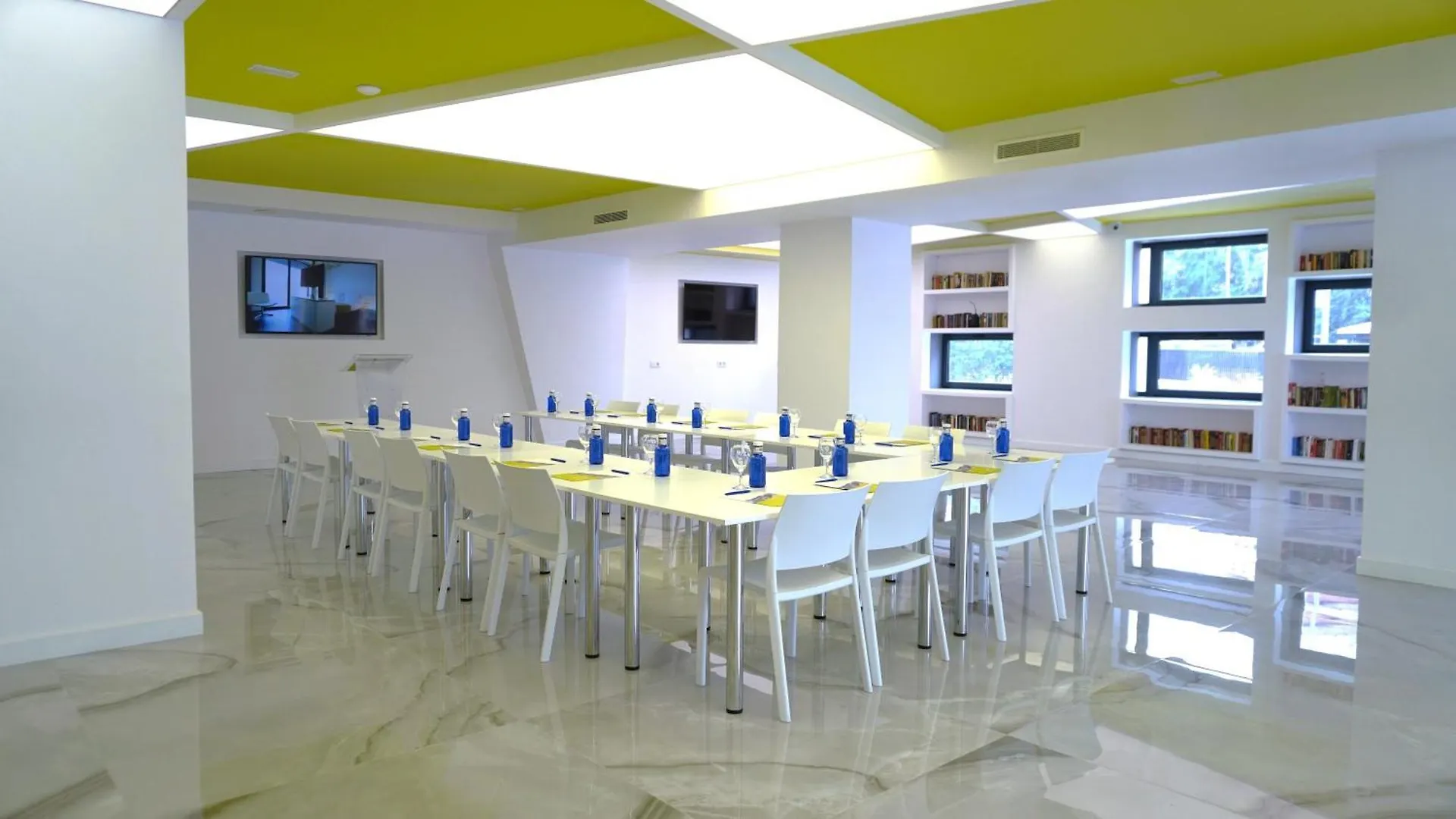 Cosmo Apartments Sants Barcelona 0*,