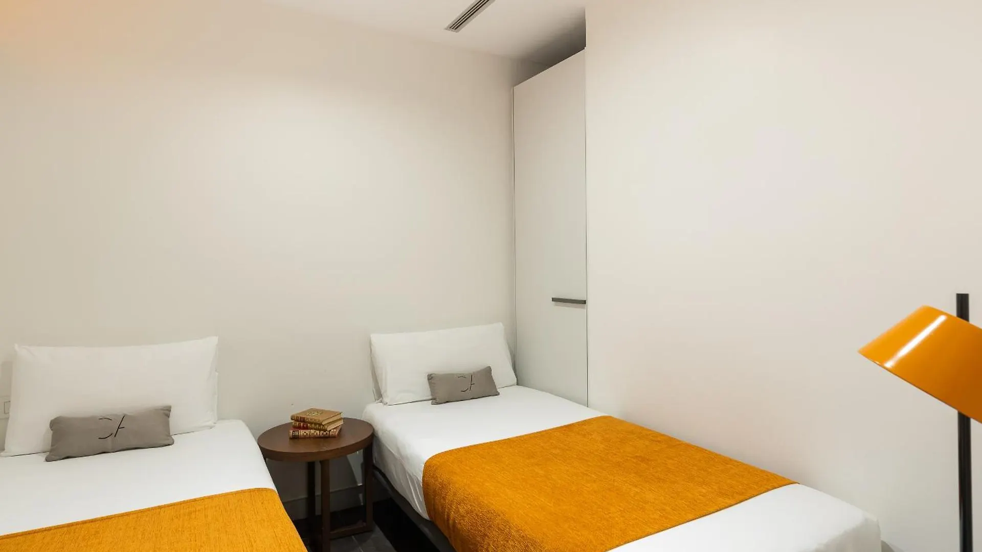 Cosmo Apartments Sants Барселона Испания