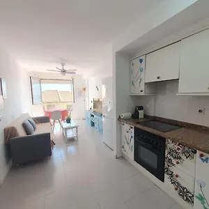 https://lagos-de-miramar-iii.in-canary-islands.com