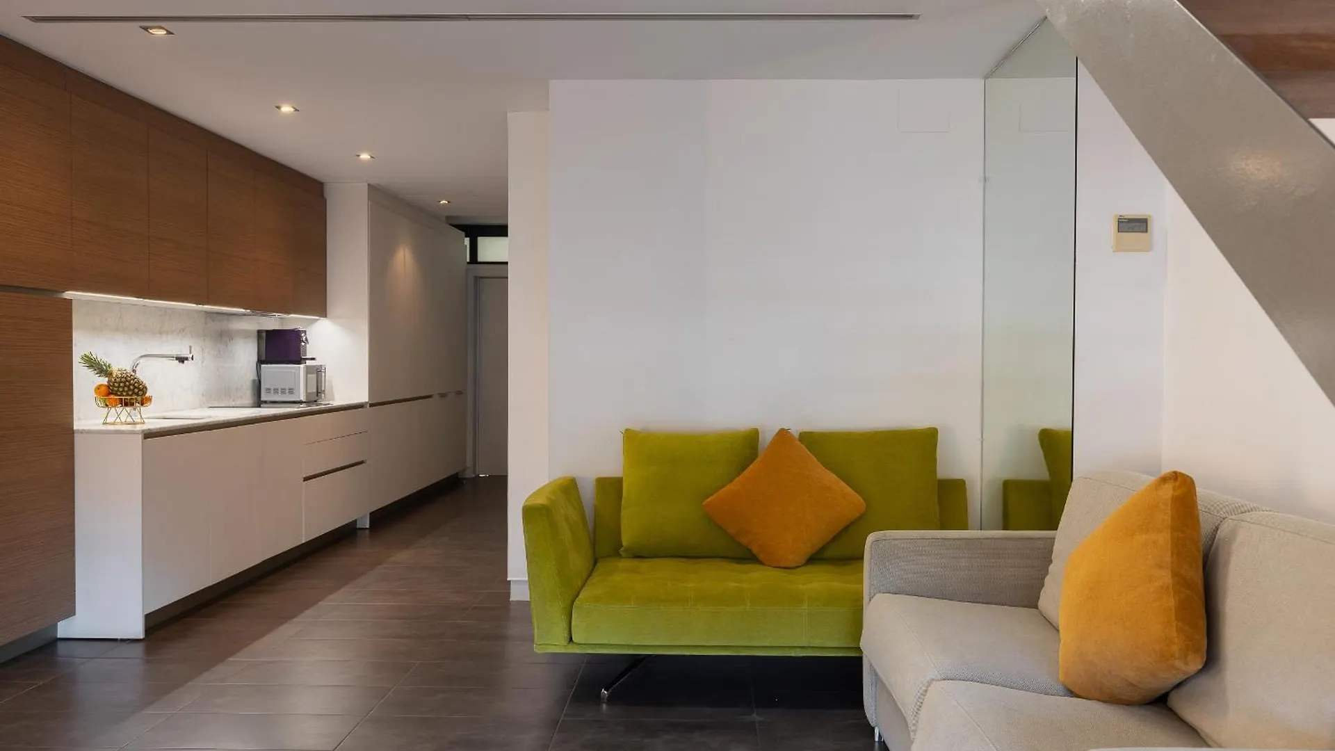 Cosmo Apartments Sants Barcelona 0*,  Spain