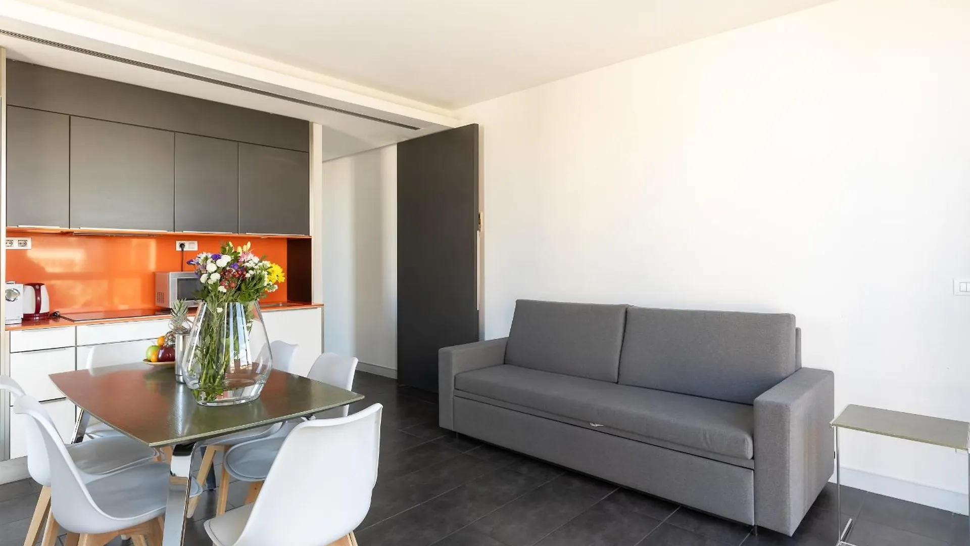 Cosmo Apartments Sants Barcelona 0*,  Spain