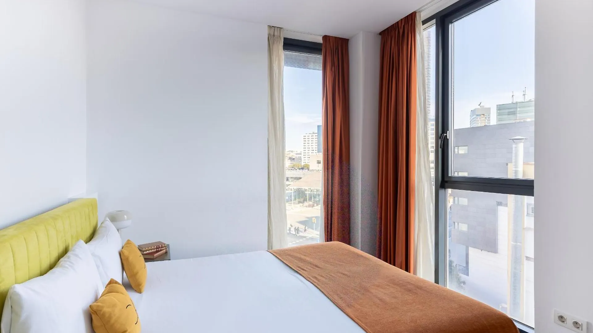 Cosmo Apartments Sants Barcelona 0*,  Spain